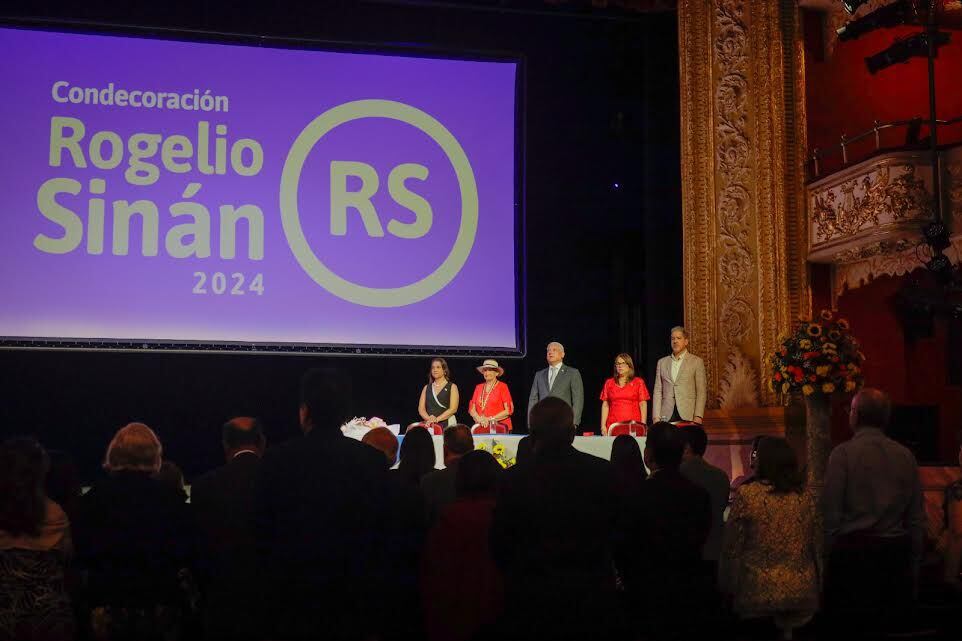 La ceremonia se realizó en el Teatro Nacional, San Felipe. Cortesía/Ministerio de Cultura