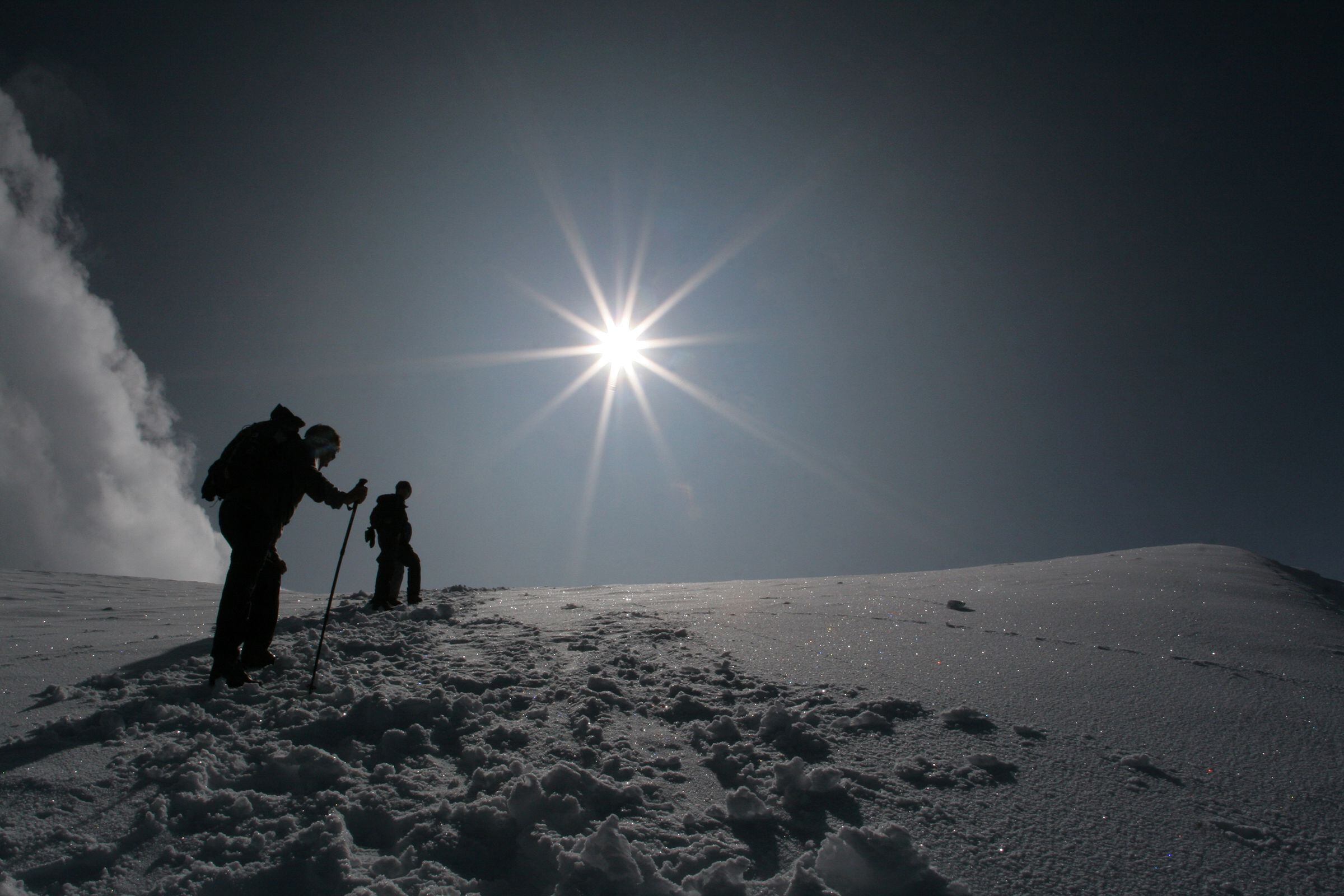 Explorando la cima del Nevado del Ruíz en Colombia. Octubre 2008. Foto: Alexander Arosemena