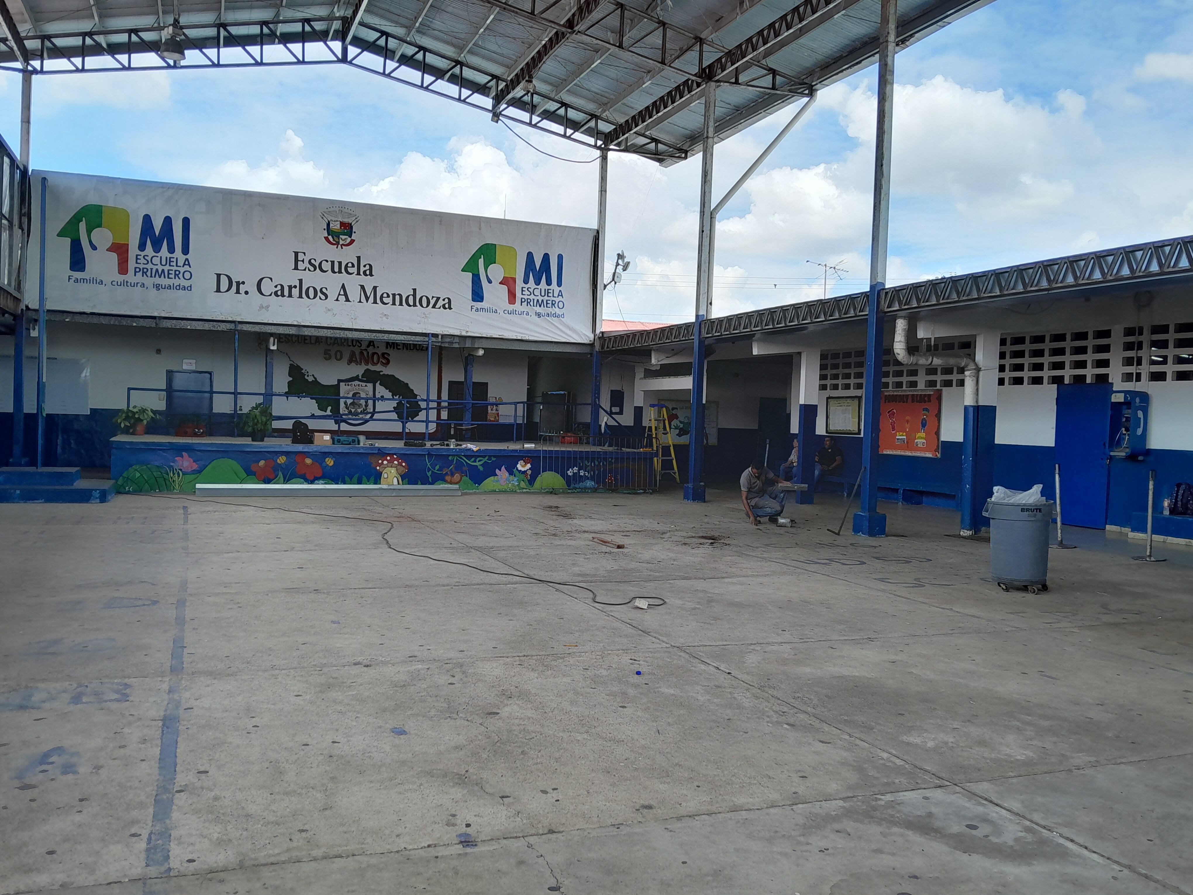 Preparativos de limpieza en las escuelas, previo a las elecciones del 5 de mayo. Yaritza Mojica