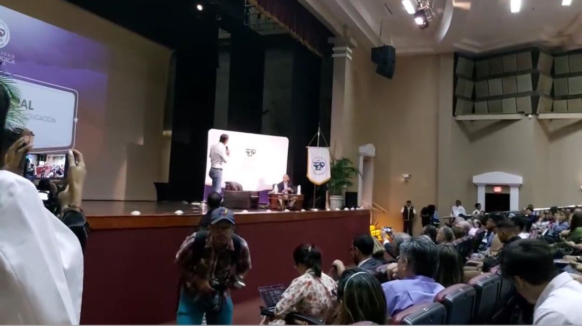 Rómulo Roux, candidato de la alianza CD-Partido Panameñista. Tomada de @utppanama en Instagram