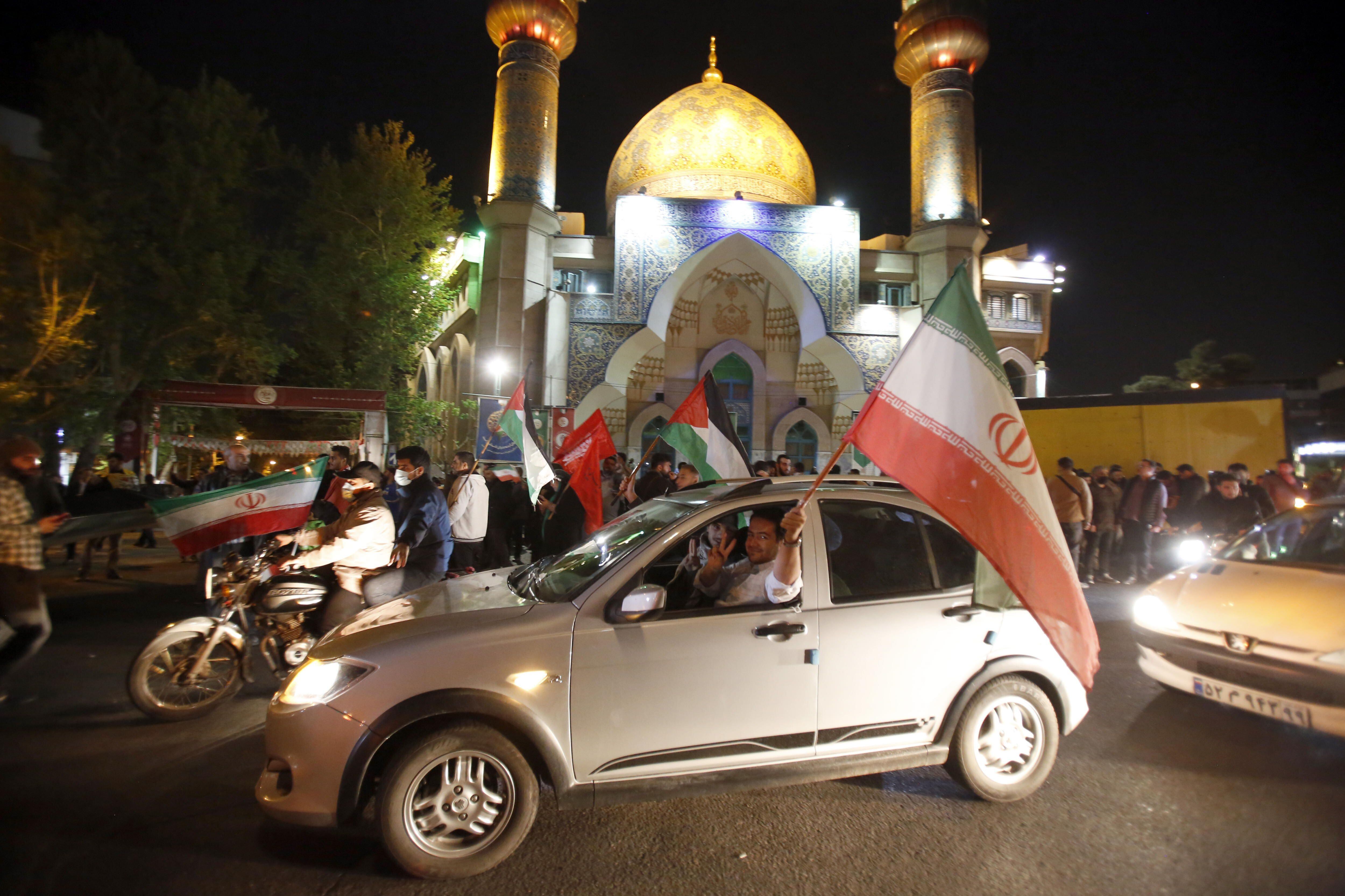 Iraníes en un manifestación antiisraelí después de que Irán lanzara ataques con drones contra Israel. EFE/EPA/Abedin Taherkenareh