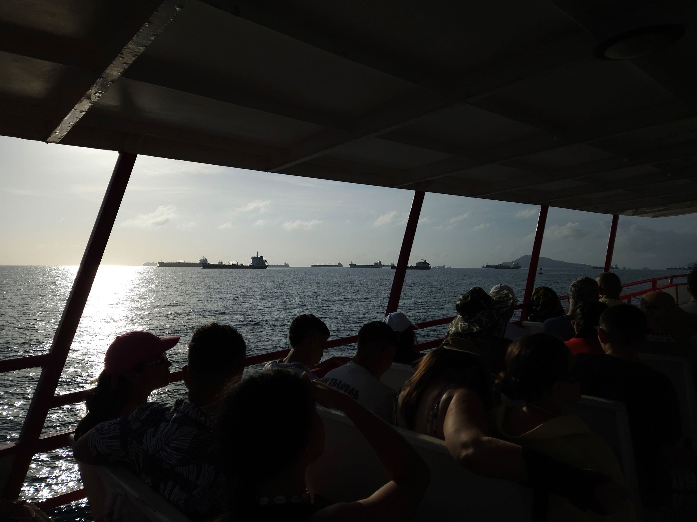 Pasajeros a bordo del Calypso King rumbo a Isla Taboga, Panamá. 13 de enero de 2024. Foto: Alexander Arosemena