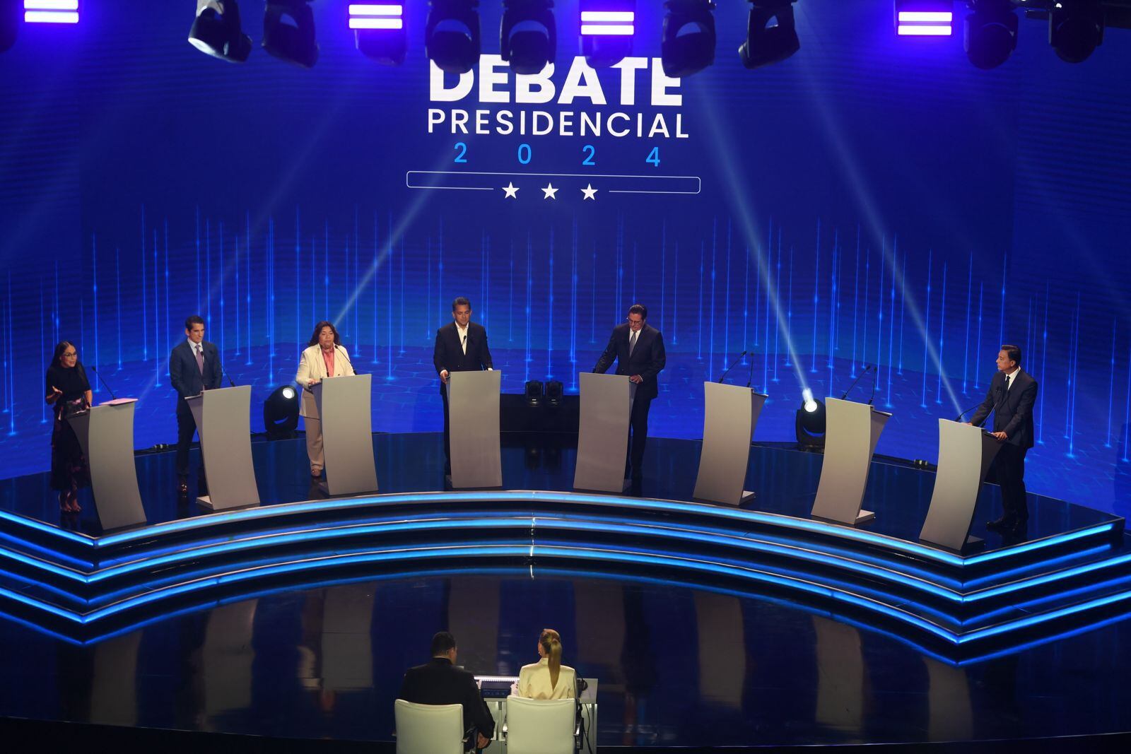 Seis de los ochos candidatos presidenciales acudieron al tercer y último debate presidencial avalado por el Tribunal Electoral este miércoles 17 de abril en las Islas de Atlapa.