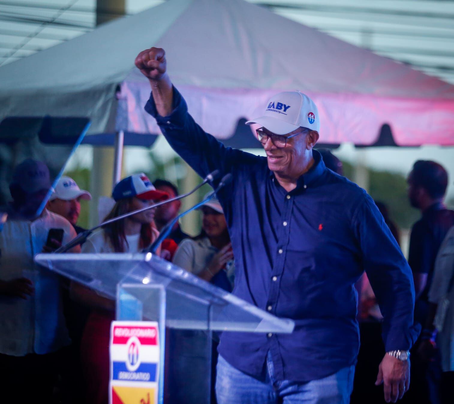 Camilo Alleyne, candidato a vicepresidente, en el cierre de campaña de Gaby Carrizo LP/Isaac Ortega
