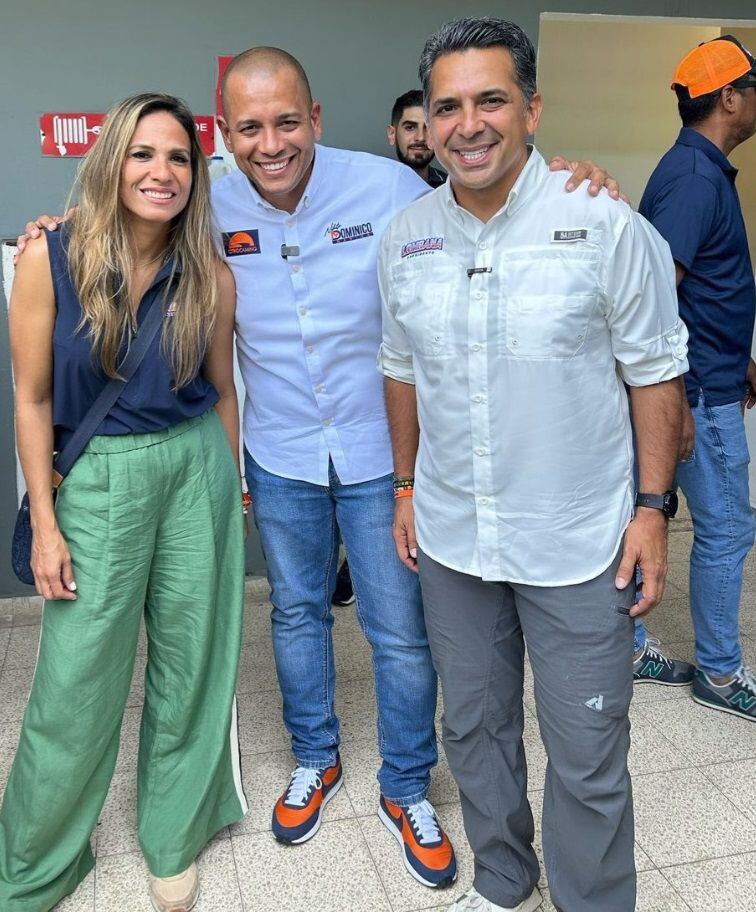 Yira Gorrichátegui y Ricado Lombana, en una foto tomada de la cuenta de Instagram de Dominico Medina, candidato a diputado por MOCA, quien aparece en la foto (al centro). 