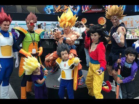 Fanáticos hacen cosplay de Dragon Ball en la Comic Con de Nueva York. Tomado de Youtube.