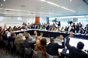 En medio de protestas comisiones del Senado mexicano aprueban en lo general reforma del Poder Judicial