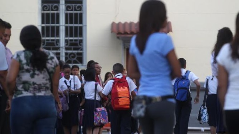 Estudiantes de nivel premedia del Instituto Nacional retornan a clases