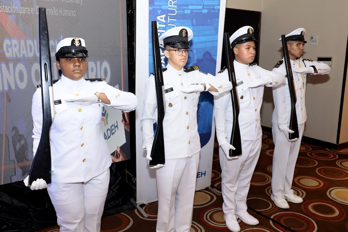 Panamá suma 260 nuevos marinos ordinarios