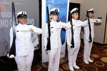 Panamá suma 260 nuevos marinos ordinarios