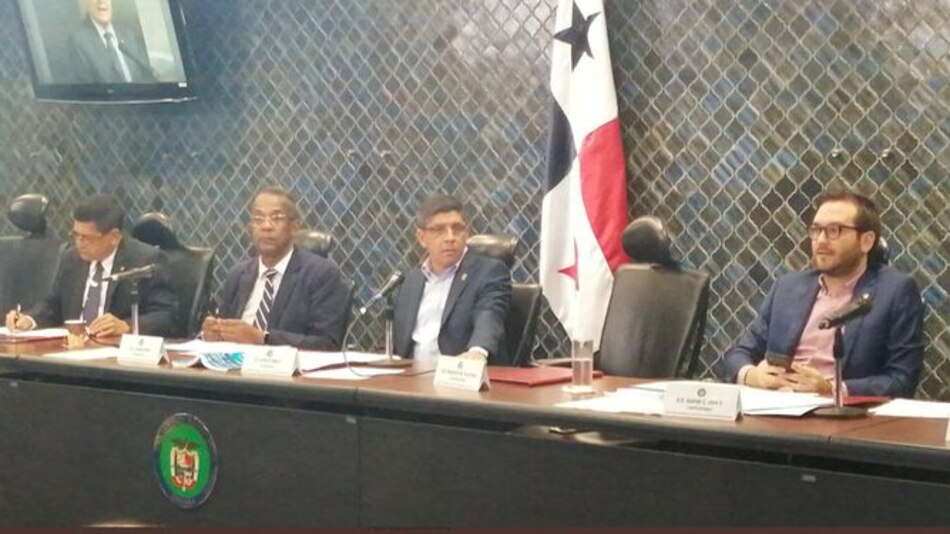 Comisión de Gobierno entrevista a 13 aspirantes a la Defensoría del Pueblo