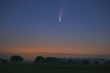 Espectáculo: el cometa Neowise y su brillante estela 