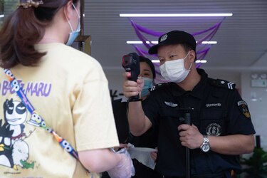 Cae el número de nuevos contagios por coronavirus en China tras repunte