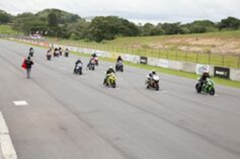 Pilotos dominan el Circuito Internacional de Panamá