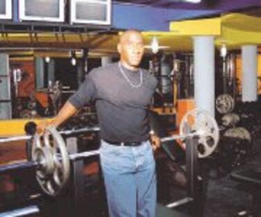Clausuran gimnasio de R. Kelly