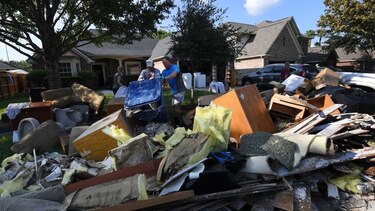 Las evacuaciones continúan en Texas pese a retroceso de inundaciones tras Harvey