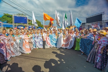 En Banistmo fluimos al ritmo del tambor y el movimiento de la pollera