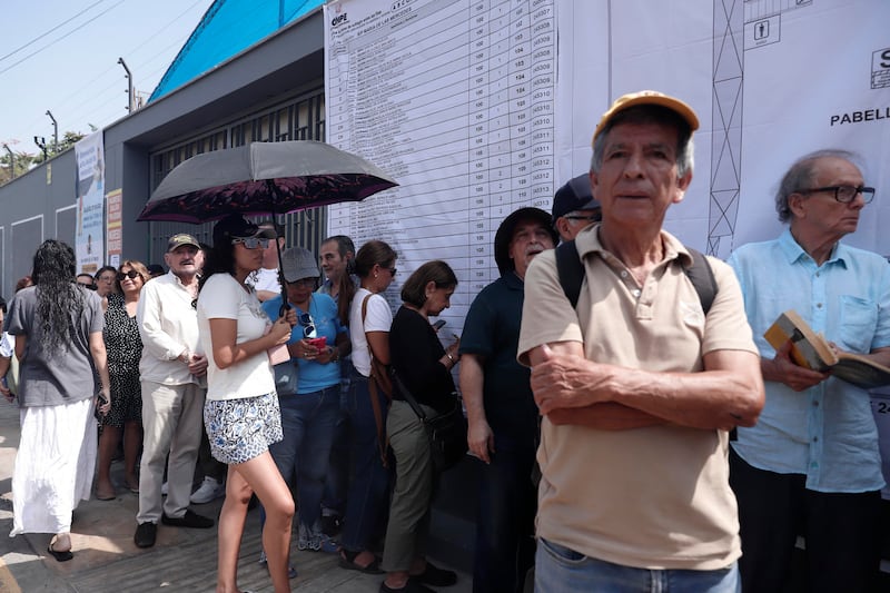 Jurado Nacional Electoral de Perú anuncia demandas contra culpables de retrasar votaciones