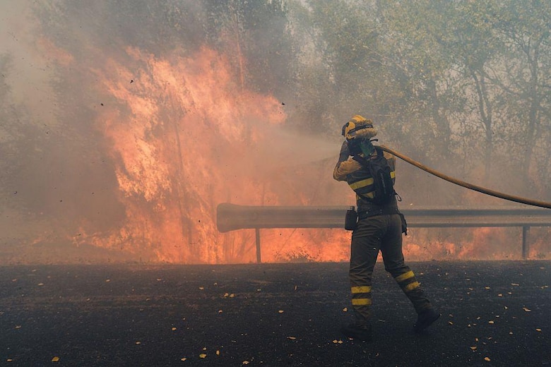 4 claves para entender la histórica ola de incendios que golpea a España y que va camino de batir récords de destrucción