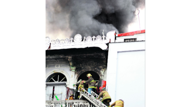 Fuego deja 60 damnificados