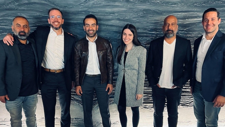 Sammi y Safi, la historia de amor entre un musulmán y una judía que se gestó mientras rescataban personas de las manos del Talibán