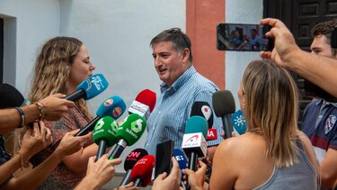 Trasladan al hospital en ambulancia a la madre de Rubiales por su estado de salud