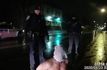 Policías de Nueva York no serán inculpados por la muerte de un afroamericano tras su arresto