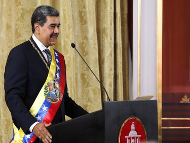 Maduro defiende como una victoria su cuestionada investidura 