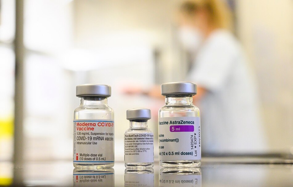 Más contagiosas, más resistentes, más temibles: las variantes del coronavirus a examen