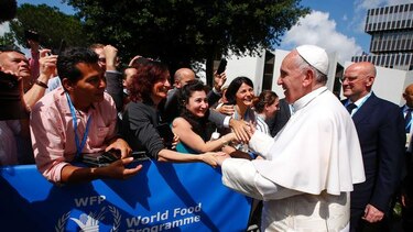 Es una 'paradoja' que haya más acceso a armas que a alimentos: papa Francisco