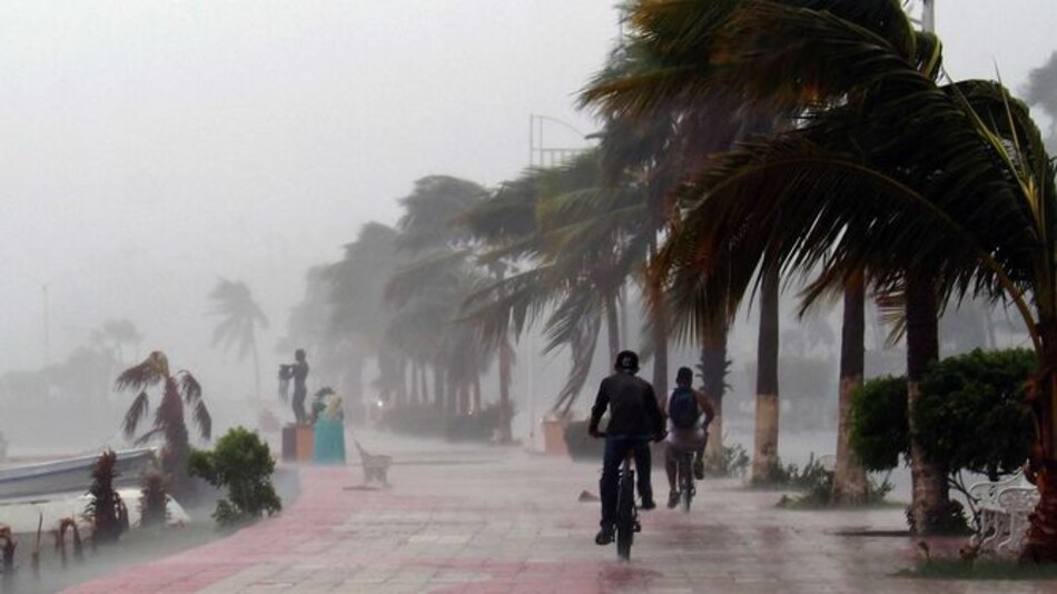 Tormenta tropical Newton vuelve a tocar tierra en México