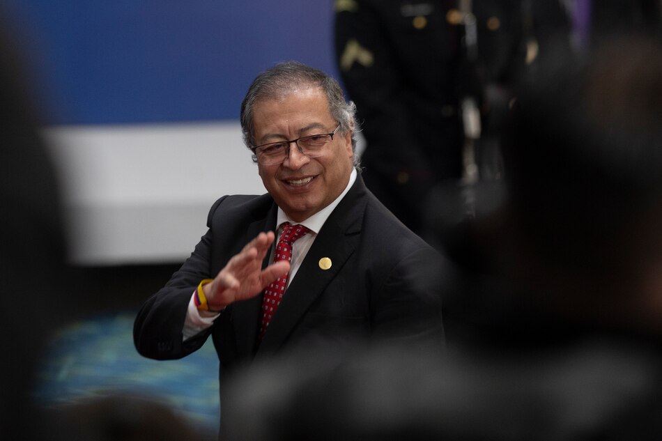 Atacan un vehículo blindado oficial de la presidencia de Colombia al servicio del hermano de Petro