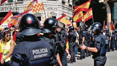 Marchan secesionistas y opositores en Barcelona