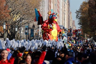 Globos y estrellas animan el gran desfile de Acción de Gracias de Nueva York