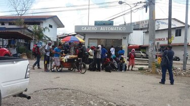 Migrantes africanos siguen a la intemperie en frontera tico-panameña