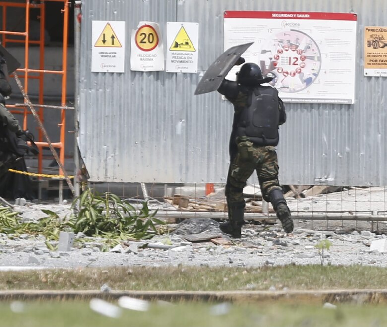 Manifestación en la avenida Balboa deja enfrentamientos y un policía herido