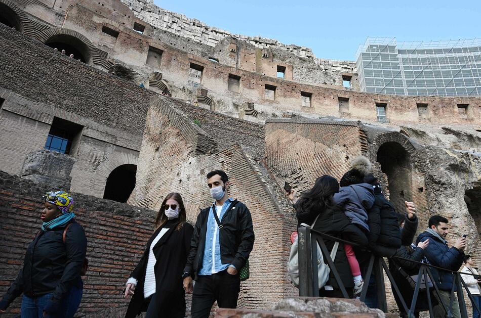 Italia registra 49 nuevas muertes por el coronavirus; en España aumenta cifra de contagios a 374