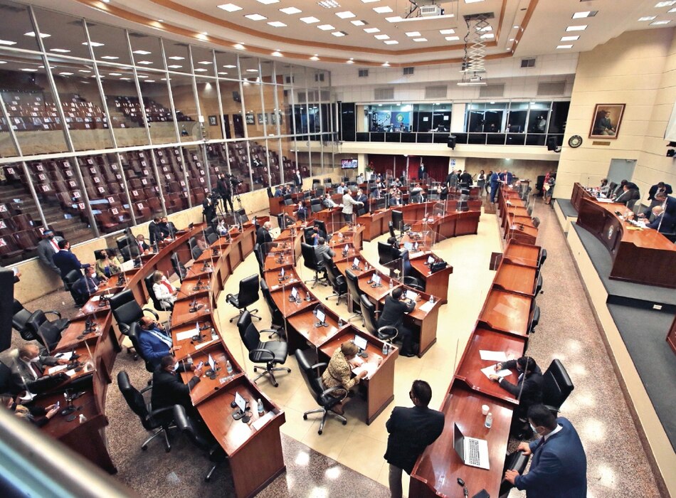 Avalan reelección en Unachi; ¿cueva invernal de políticos?