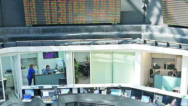 Bolsa cae por futuro de tasas