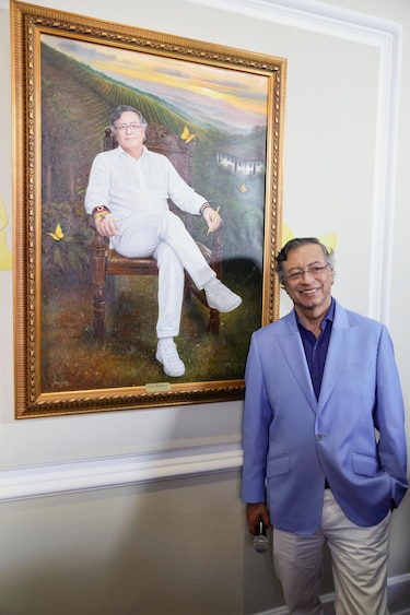 Petro presenta su retrato oficial en la Casa de Nariño antes de entregar el poder