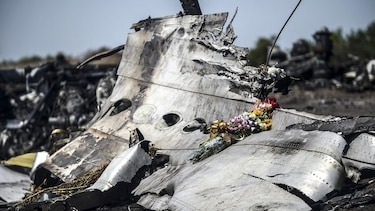 Estudian piezas que podrían ser de un sistema de misiles Buk, en el marco de la investigación del derribo del MH17