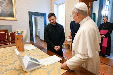 El papa expresa a Zelenski su ‘urgente deseo’ de que el diálogo lleve a una paz justa