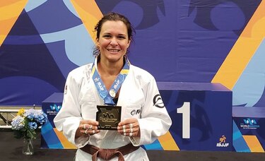 Una campeona que tuvo que tocar puertas
