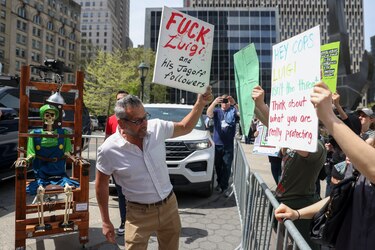 Luigi Mangione se declara ‘no culpable’ de cargos federales por asesinato