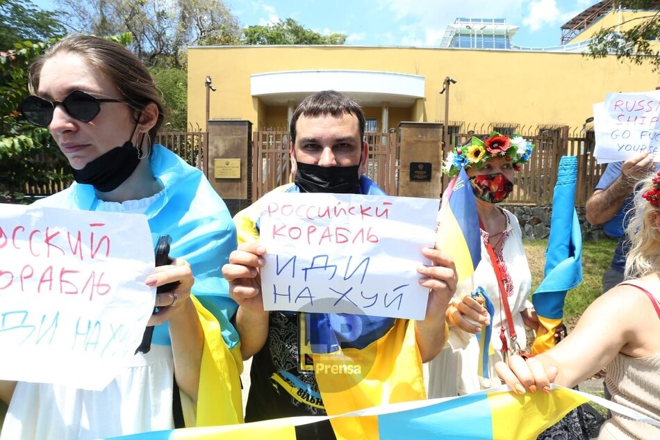 Ucranianos residentes en Panamá protestan contra la invasión rusa