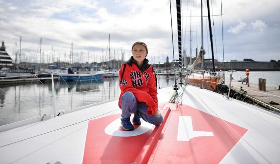 En un velero angosto y básico, Greta Thunberg empieza travesía por el Atlántico