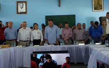 Varela pide a indígenas que permitan la culminación de Barro Blanco