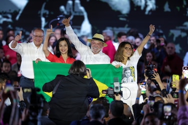 Lula lanza su candidatura con promesas de inversión en defensa, educación y tierras raras
