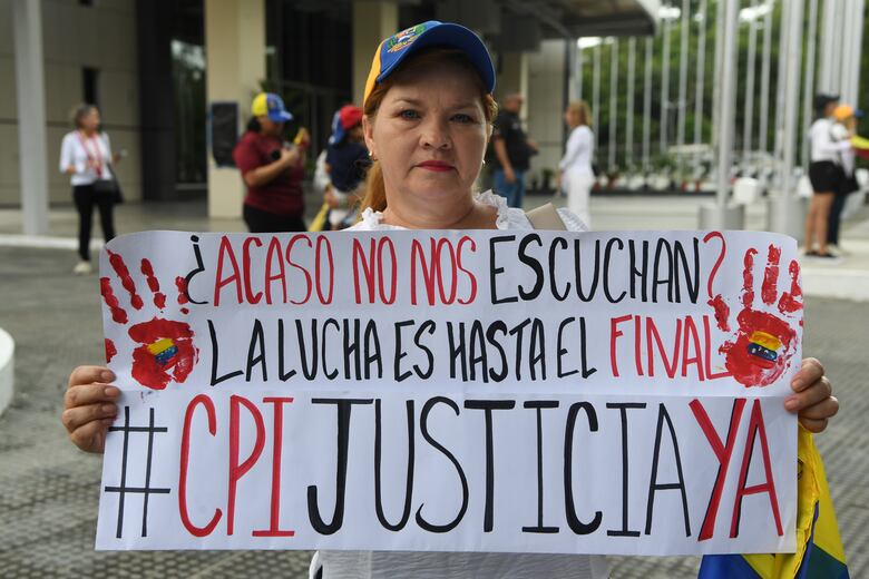 Venezolanos en Panamá se suman a movilización mundial pidiendo a la CPI acciones contra el gobierno de Maduro