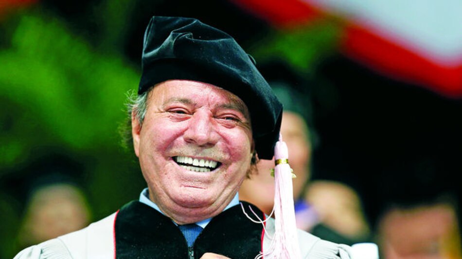 Julio Iglesias, doctor honoris causa por Berklee